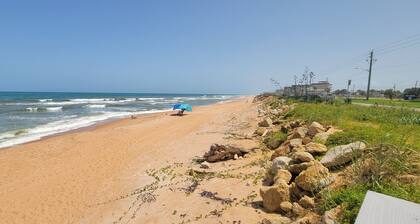 Stunning Art Studio at the Beach!