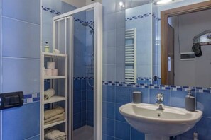 Bathroom - Penthouse 4 Min to Arena inside fortress wall! (Verona)