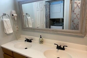 Haartrockner, Handtücher, Seife