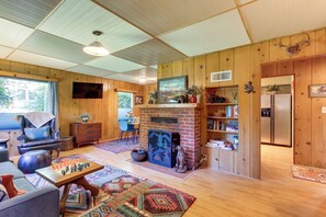 Interior - Peaceful & Scenic Cottage Near McKenzie River! (Walterville)
