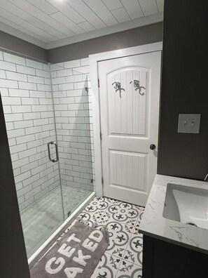 Shower, hair dryer, towels, soap - Family friendly beach access (Bolivar Peninsula)