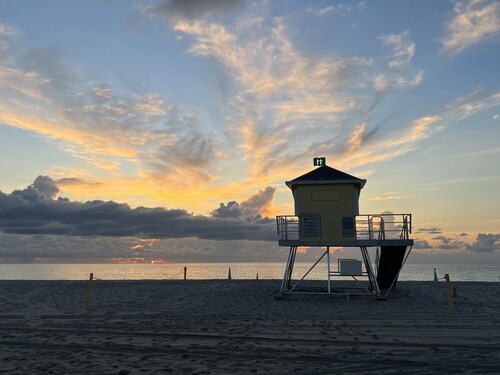 “Cozy Sweet Summer Home close to the beaches, stadium, airport
An entertainment”