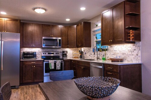 “Cozy Sweet Summer Home close to the beaches, stadium, airport
An entertainment”