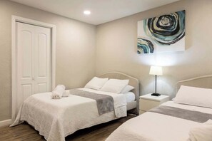 2 chambres, fer et planche à repasser, Wi-Fi gratuit, draps fournis