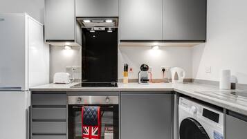 Fridge, oven, dishwasher, coffee/tea maker