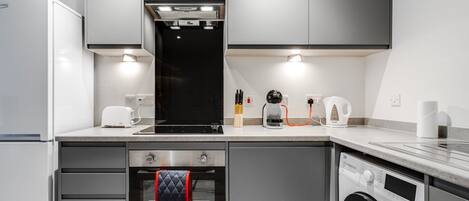 Fridge, oven, dishwasher, coffee/tea maker