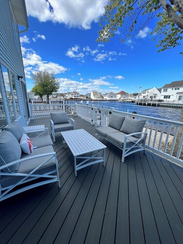 Steps from the beach! Come sail away!