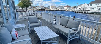 Steps from the beach! Come sail away!