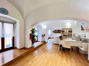 ฝ่ายต้อนรับ