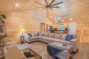 Fernseher, Kamin, Tischfußball