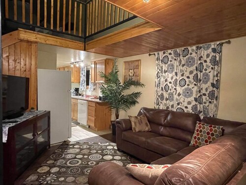 Sled Dog Cabin: Family, Pet Friendly Quiet Home in Wasilla