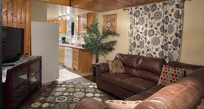 Sled Dog Cabin: Family, Pet Friendly Quiet Home in Wasilla