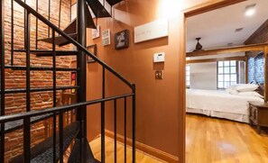 Interior - A Good Place To Stay! (Washington)