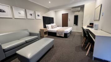 Premier Studio, 1 Bedroom | Premium bedding, Select Comfort beds, individually furnished, desk