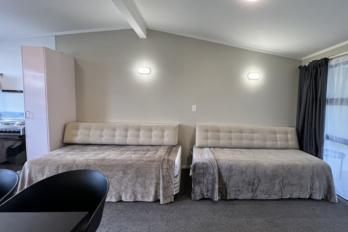 Executive Room, 1 Bedroom | Living area | 1-inch flat-screen TV with cable channels