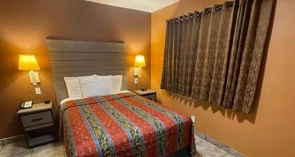 Queen Smoking at New Corral Motel