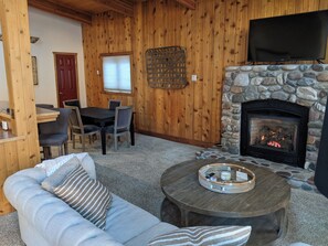 Smart TV, fireplace