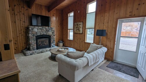 Annie Oakley's Outpost - Large 1-Bedroom in the Heart of Challis 