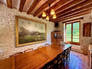 Dining - Romantic Mill for 20 guests 1 hr from Paris. Gym. Jacuzzi. Privacy, Art Retreats (Méréville)