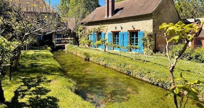 Romantic Mill for groups, 1 hr from Paris. Gym. Jacuzzi. Privacy, Art Retreats