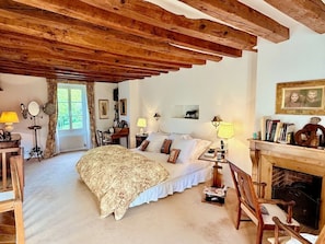 11 bedrooms, iron/ironing board, free WiFi, bed sheets