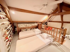 8 bedrooms, iron/ironing board, WiFi, bed sheets