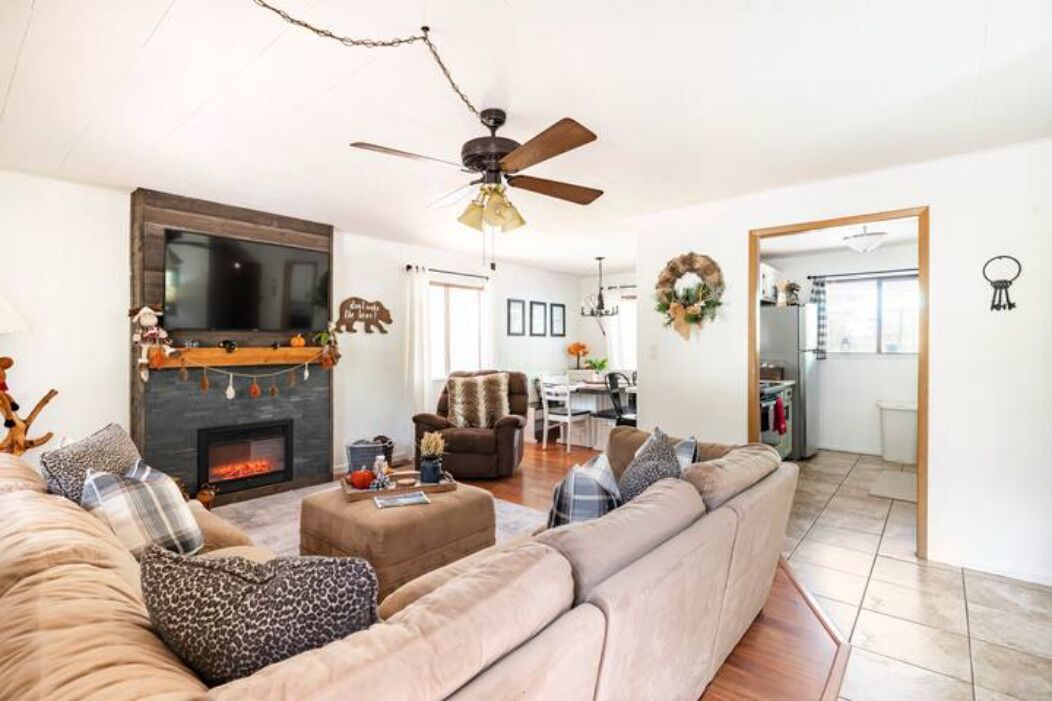 Charming Cozy Cabin, enjoy Star gazing and the amazing views.