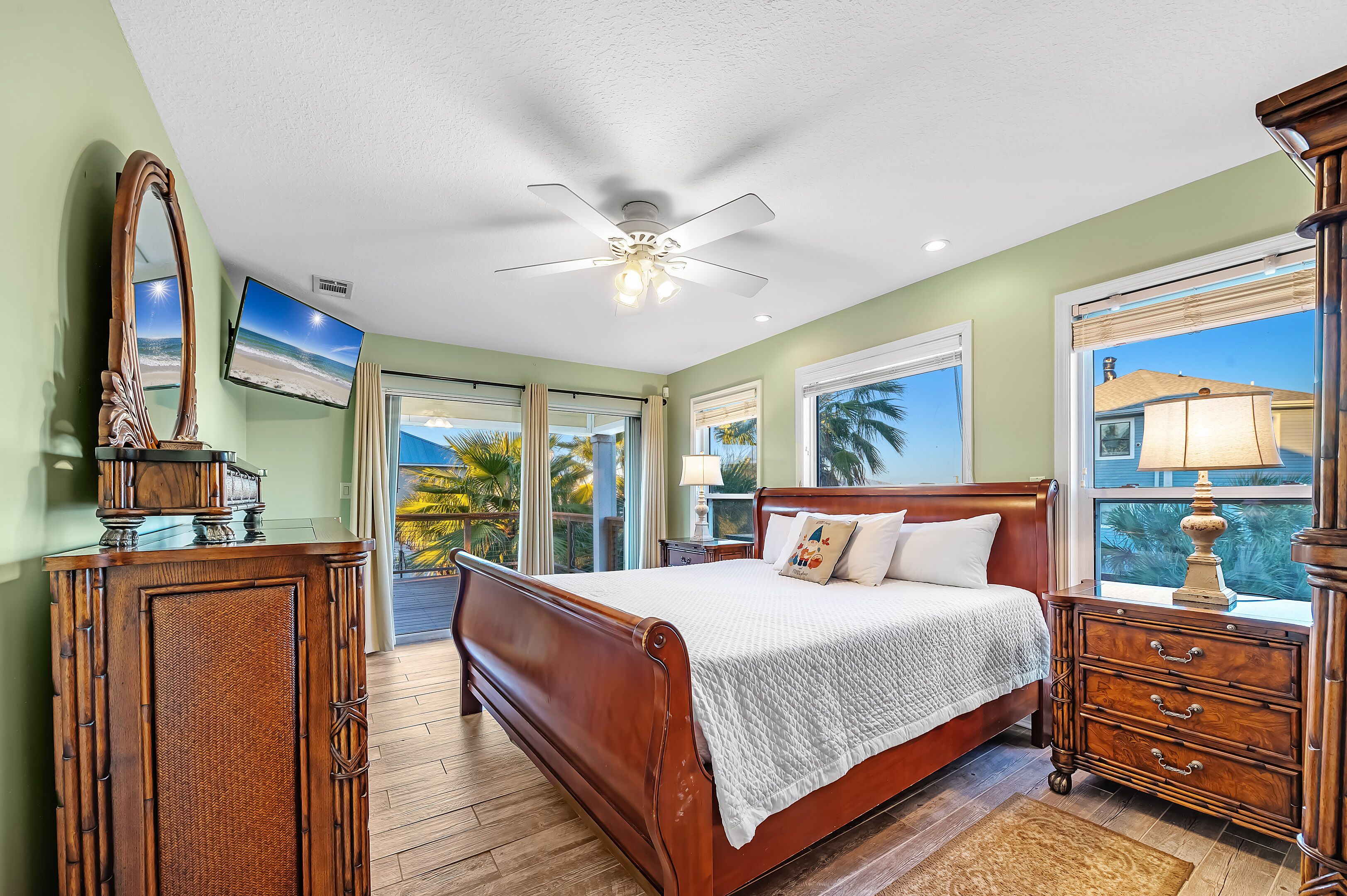 4 bedrooms, iron/ironing board, free WiFi, bed sheets