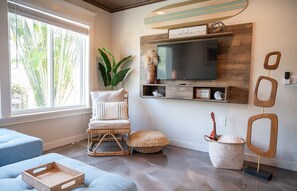 Smart TV - Anna Maria Aloha – Beach Block Cottage, Steps to Gulf, Outdoor Living, Pet OK (Anna Maria)