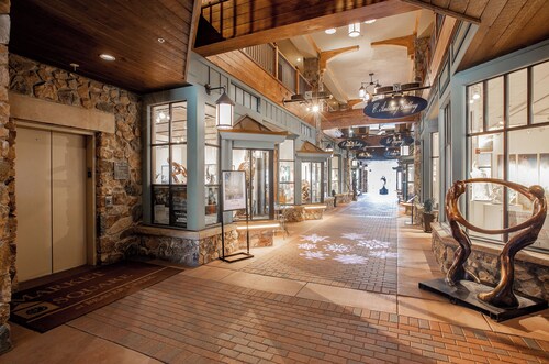 Best location BC village, Ski In Out, Steps to Ski School, Shops, Restaurants 