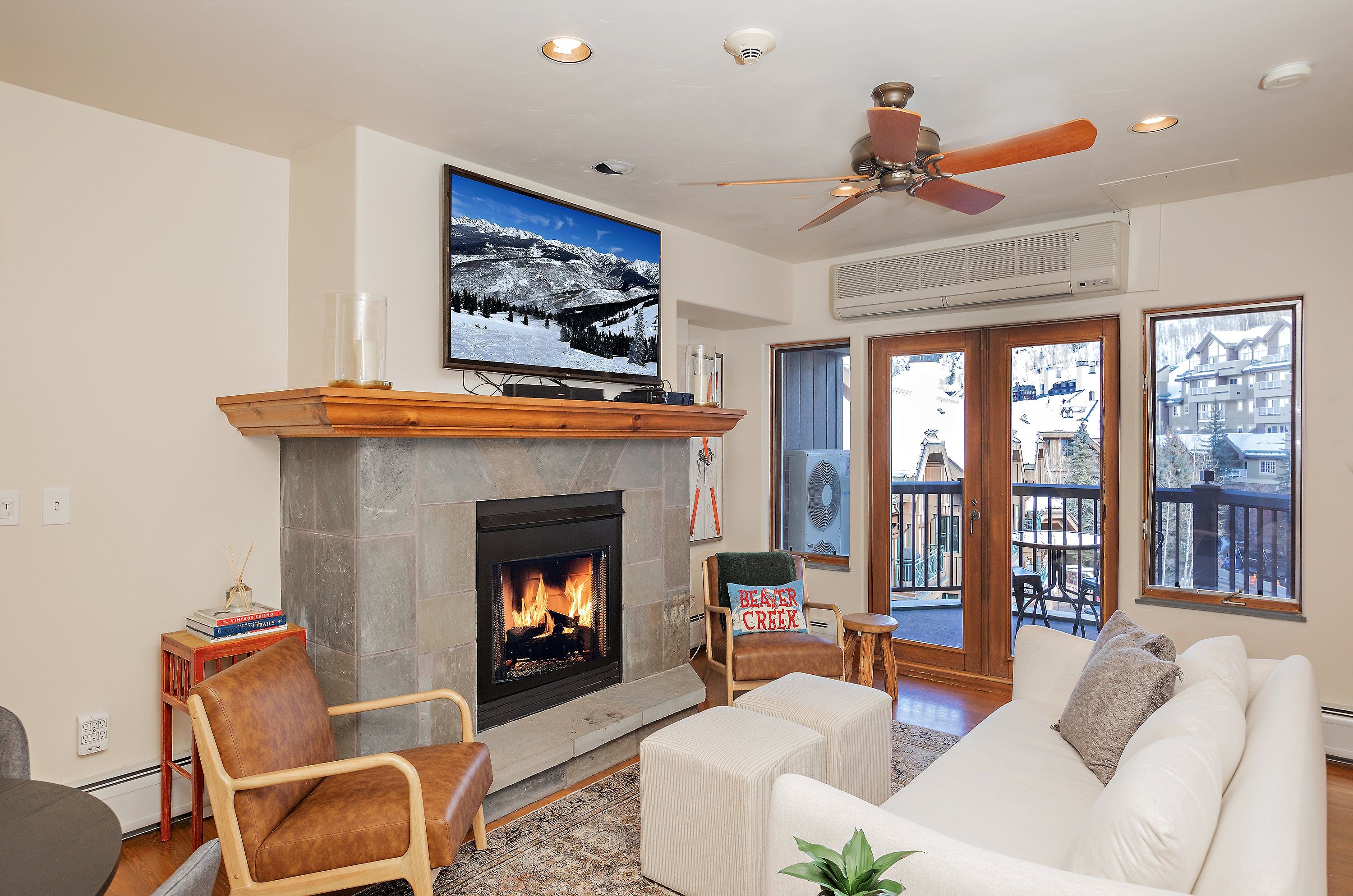 Smart TV, fireplace
