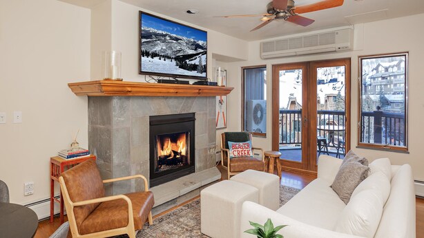 Living area - 2BR ski-in/out condo in Beaver Creek Village with mountain views (Beaver Creek)