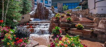 Best location BC village, Ski In Out, Steps to Ski School, Shops, Restaurants 