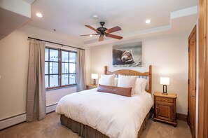 2 bedrooms, in-room safe, iron/ironing board, free WiFi - Best location BC village, Ski In Out, Steps to Ski School, Shops, Restaurants  (Beaver Creek)