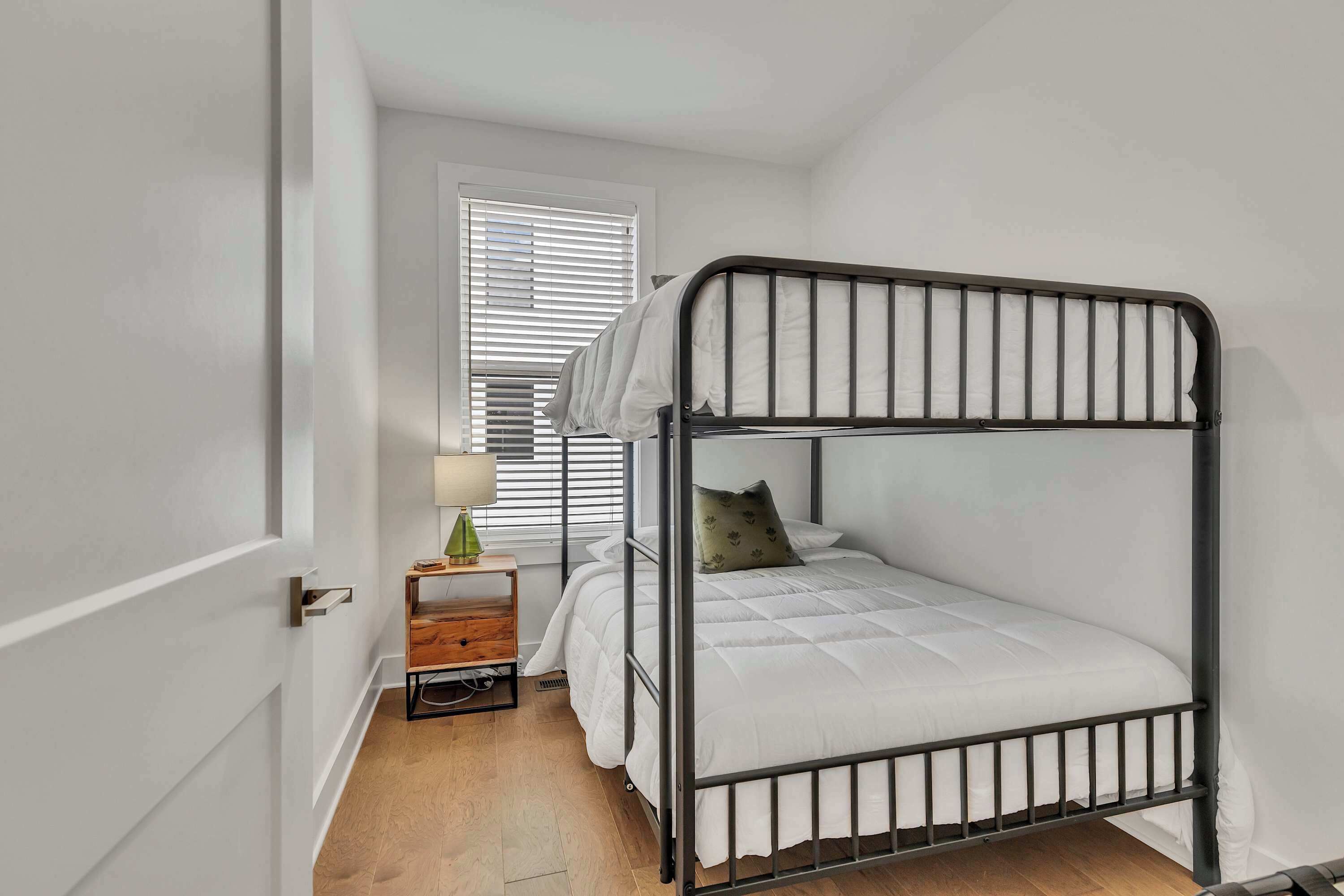 4 chambres, fer et planche à repasser, Wi-Fi, draps fournis