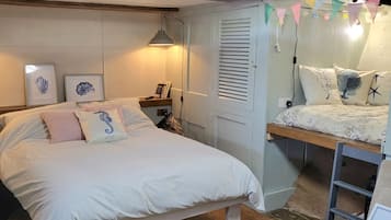 Traditioneel appartement, en-suite badkamer, uitzicht op jachthaven | Gratis wifi, beddengoed