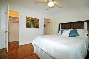 3 Schlafzimmer, Schreibtisch, Bügeleisen/Bügelbrett, WLAN