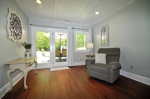 Smart TV - Cozy Charlotte Home near 485 (Mint Hill)