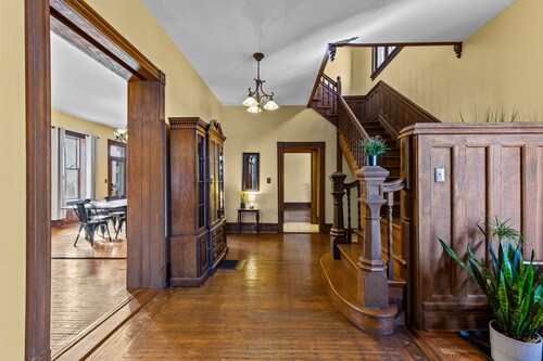 Spacious 5BR Home in Historic Lafayette Square | Ensuite Baths | Dog-Friendly