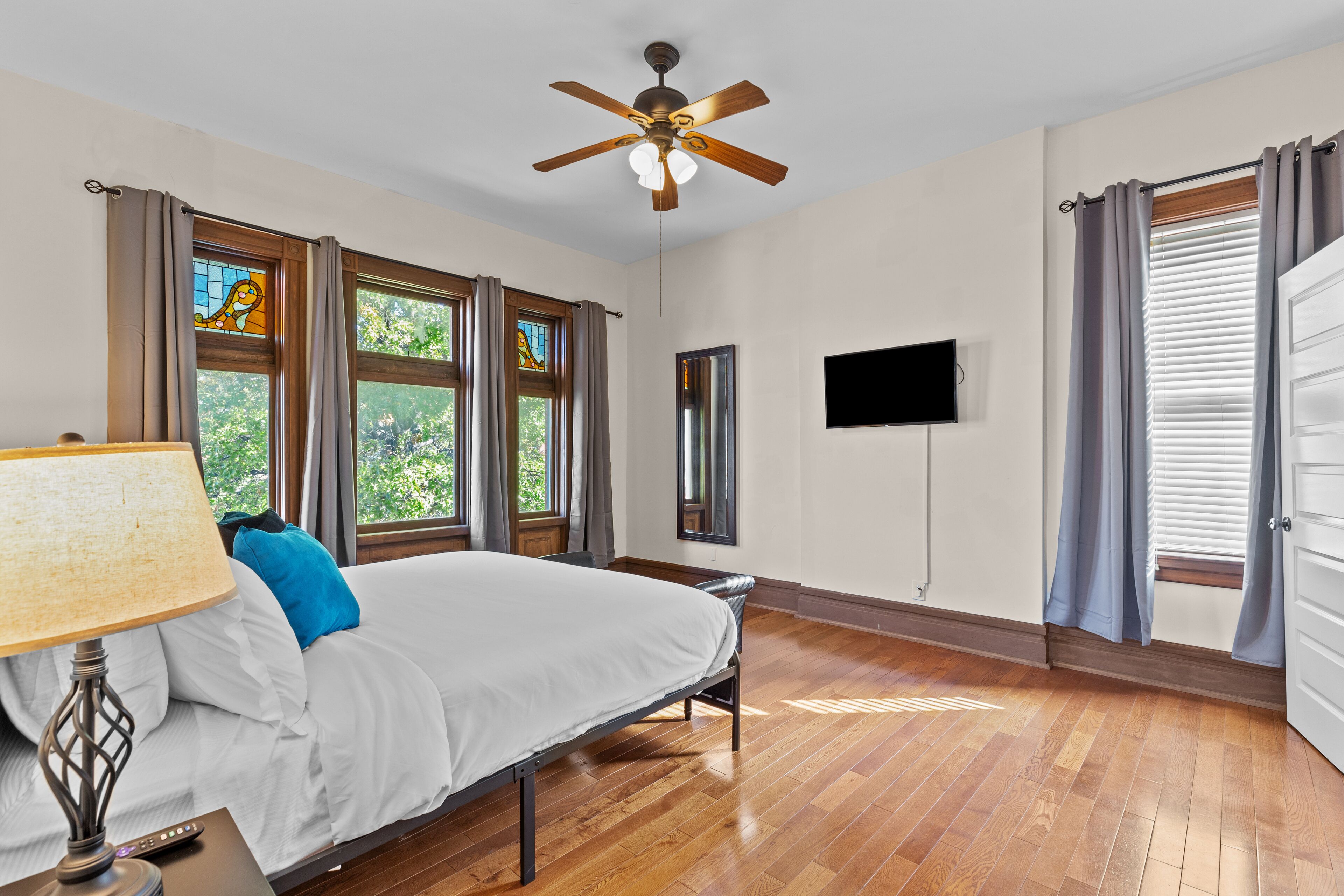 5 bedrooms, iron/ironing board, free WiFi, bed sheets