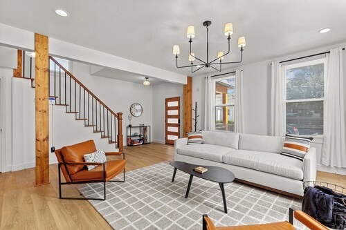 Wine Country Getaway | 3BR Near Hermann Wineries & Katy Trail | Washington MO