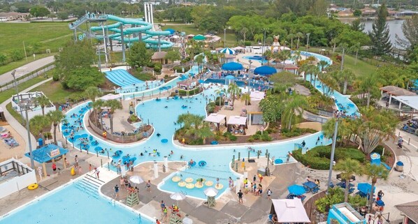 Pool - Modern Farmhouse, Families Welcome! Private Backyard! (Cape Coral)