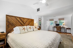 4 habitaciones, escritorio, tabla de planchar con plancha y wifi