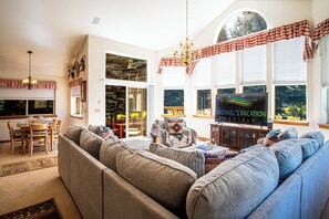 Interior - Sunflower Lane - 4BD Sun Valley Retreat + Resort Amenities (Sun Valley)