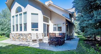 Sunflower Lane - 4BD Sun Valley Retreat + Resort Amenities