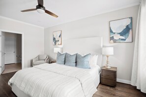 3 chambres, fer et planche à repasser, Wi-Fi, draps fournis