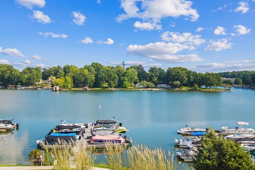 Point of View by SoCharm | Luxury Lakefront Condo | Deck | Sleep 6