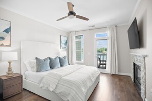 3 bedrooms, iron/ironing board, WiFi, bed sheets - Point of View by SoCharm | Luxury Lakefront Condo | Deck | Sleep 6 (Mooresville)