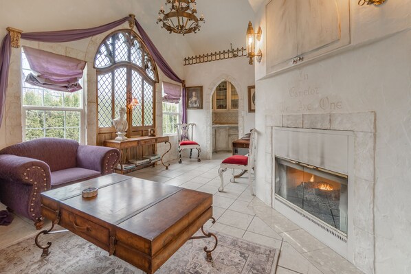 Living area - The Castle (Chemainus)