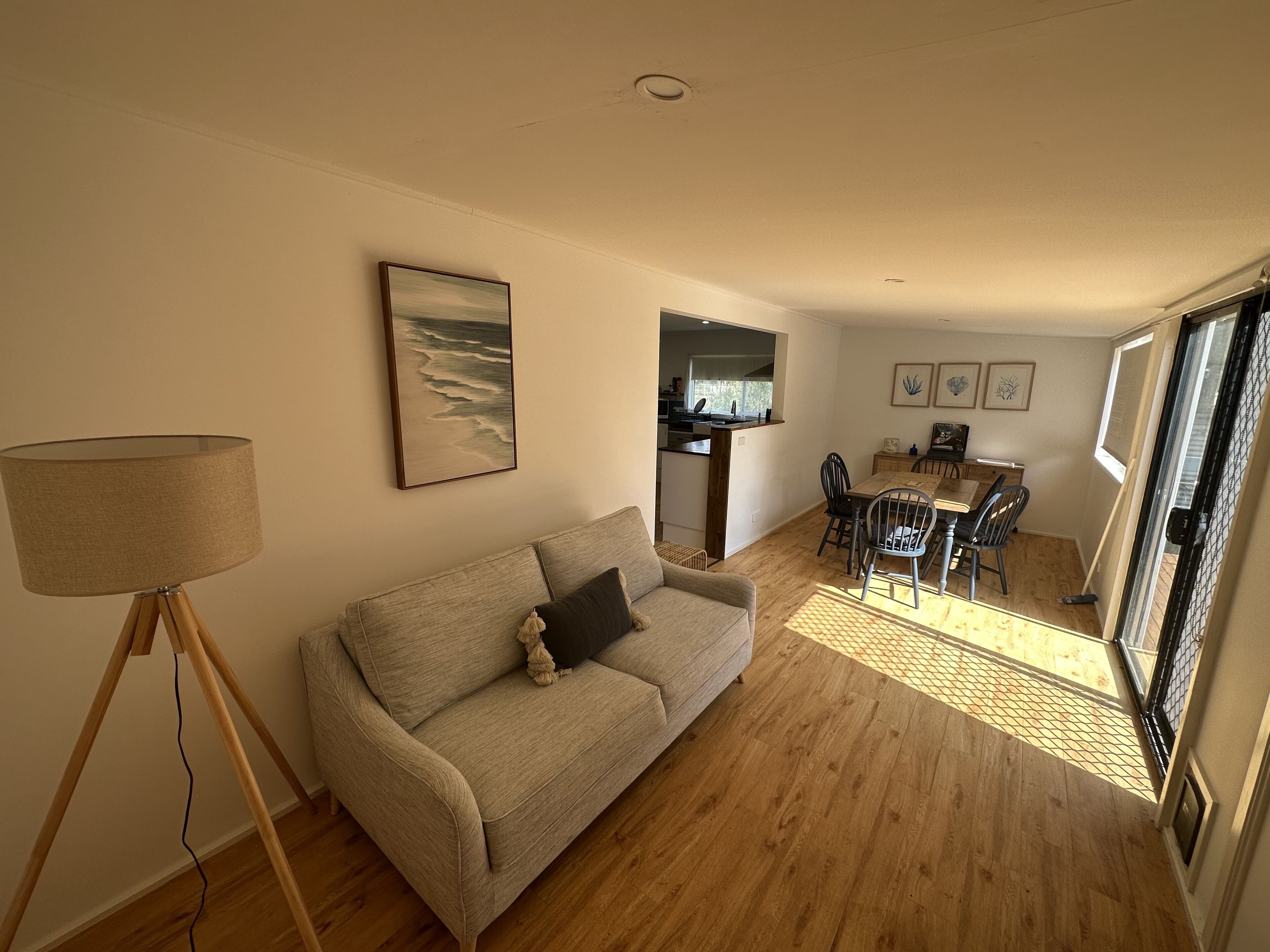 Een televisie en een dvd-speler